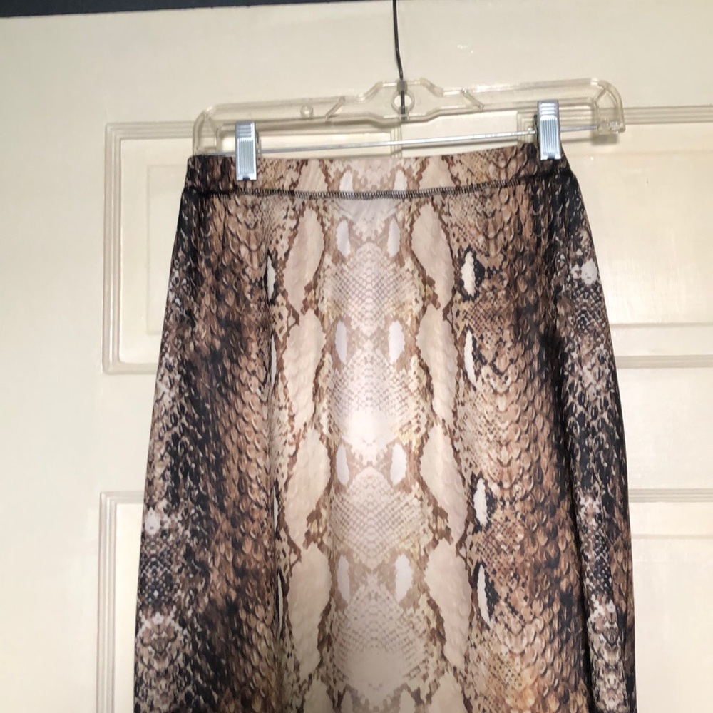 Beautiful snake print side slit skirt!